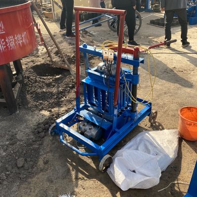 Buona macchina per la fabbricazione di blocchi cavi per argilla di calcestruzzo tensione 380V Peso KG 200 kg
