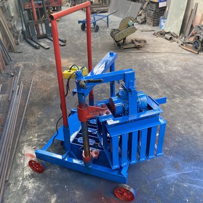 45s Ciclo di stampaggio Piccola macchina mobile per la costruzione di mattoni