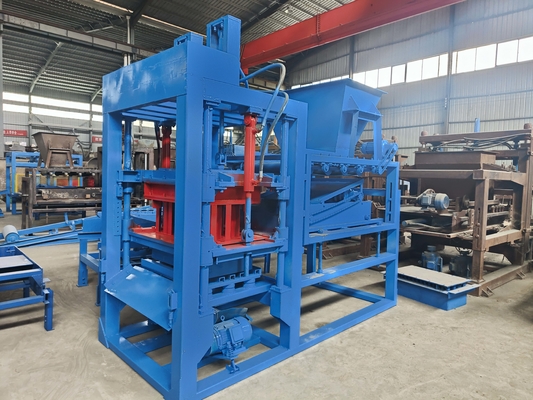 Macchina semiautomatica per la fabbricazione di mattoni di fango con 12000 pcs/8 ore di capacità produttiva
