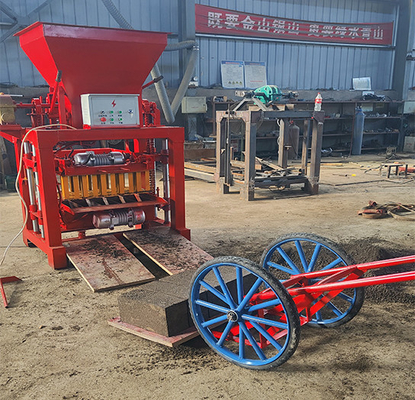Macchine automatiche Aichen per la fabbricazione di mattoni e blocchi con ciclo di stampaggio Hopper 20-25s in Messico