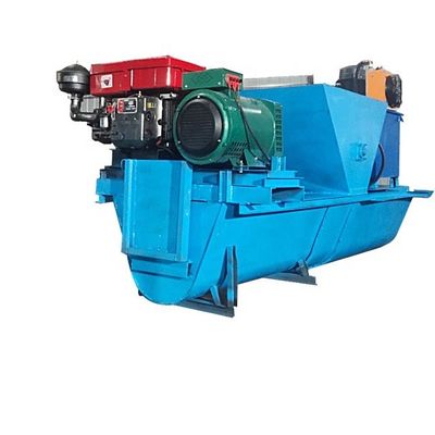 Macchina di formazione di fossati di cemento ad acqua a forma di U a propulsione automatica per rivestimenti di cemento su canali