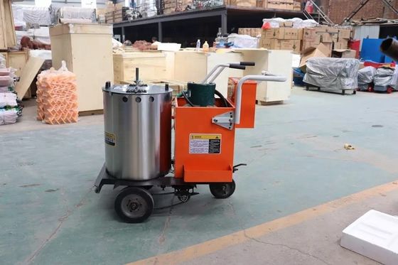 Macchina di marcatura stradale a propulsione per linee di traffico e linee di parcheggio