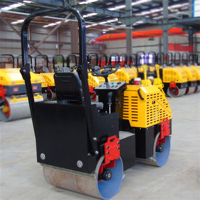 1 tonnellata unità di azionamento idraulico guida su pneumatici asfaltici vibratore a rulli stradali 740 * 530mm Dimensione della ruota