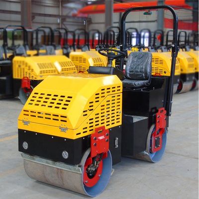 Forza eccitante 32KN Tipo di camminata automatica asfalto Vibratory Road Roller per la compattazione